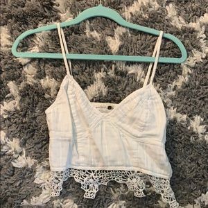 White lace crop top size XS